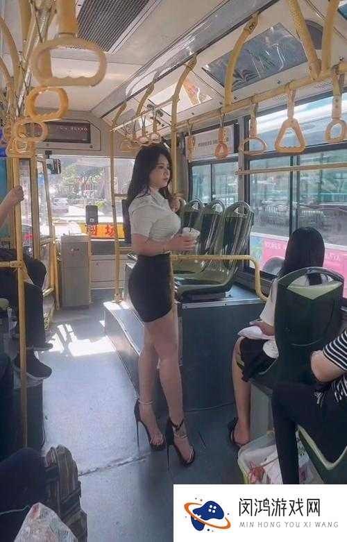 公交车上的秘密:少妇的诱惑之路