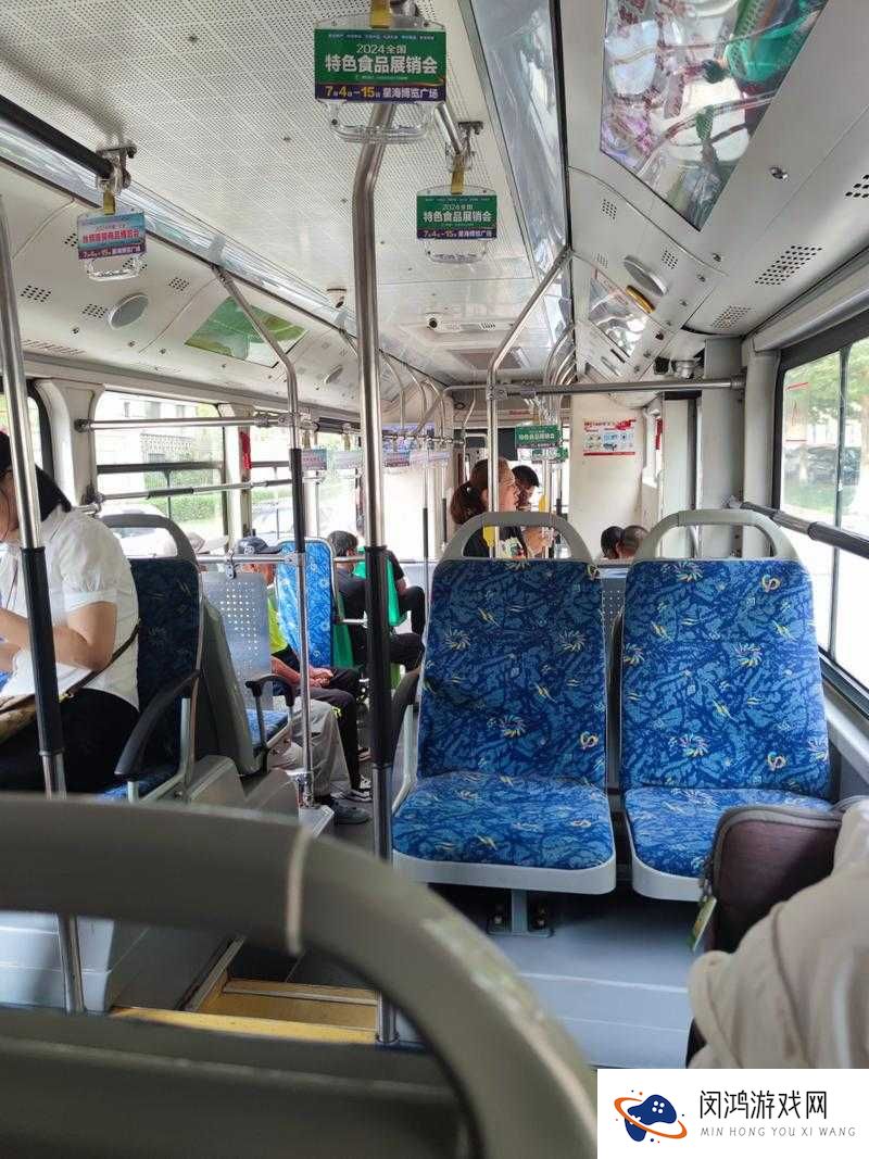 ：妈妈每天坐公交车去上班，是一种什么样的体验？
