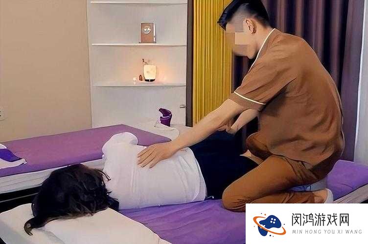 为什么按摩师的手伸进了？这是在做什么？