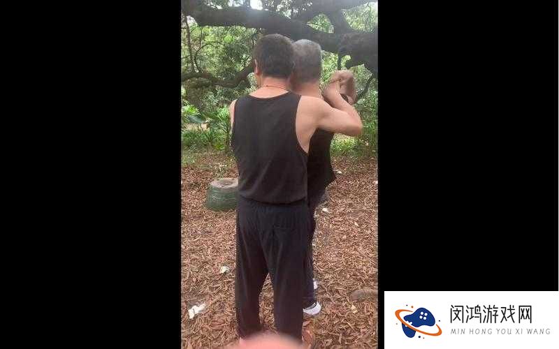 中国农村野外 Gay 的生活是怎样的？他们面临着哪些挑战？